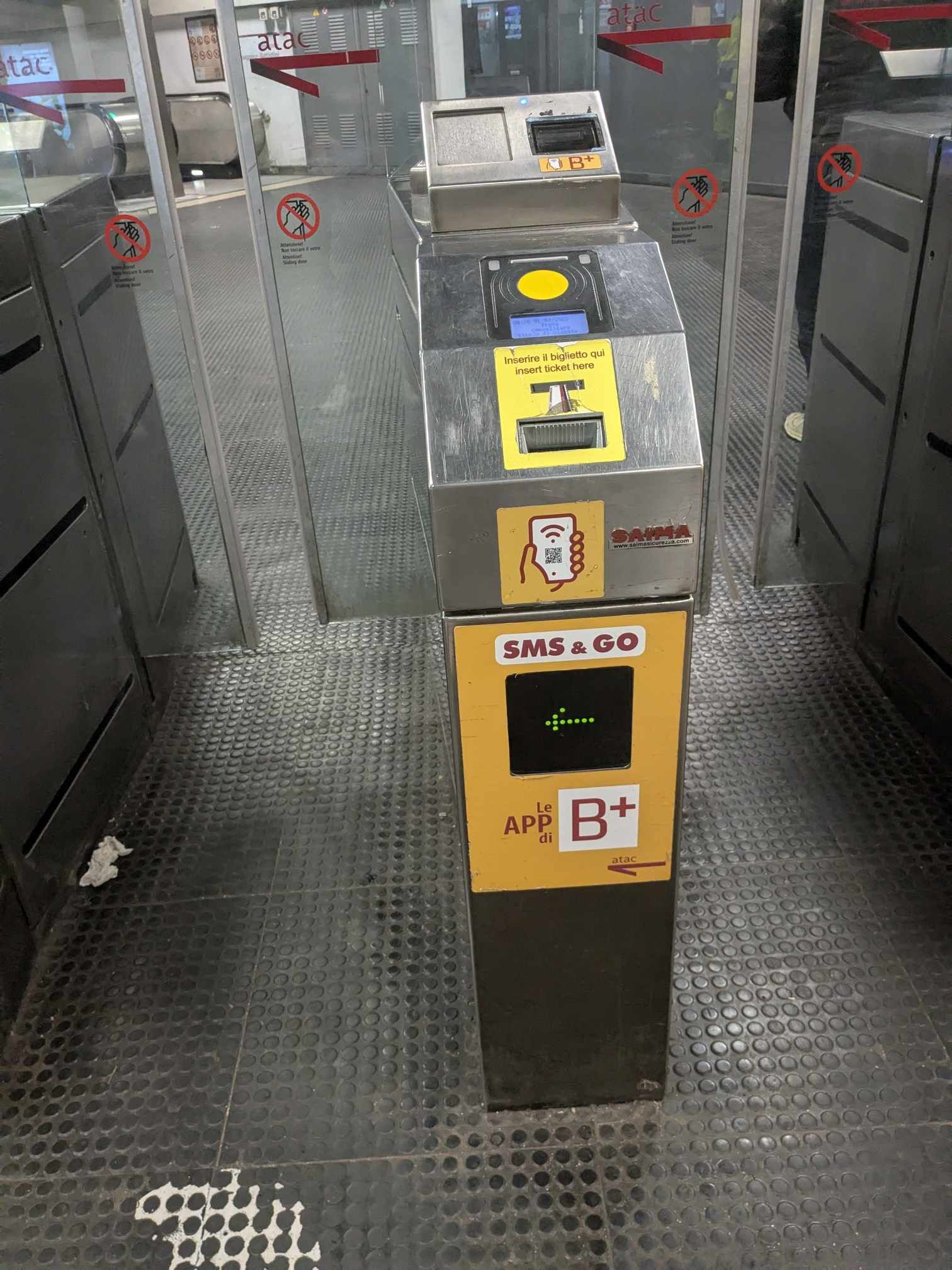 Borne validation métro