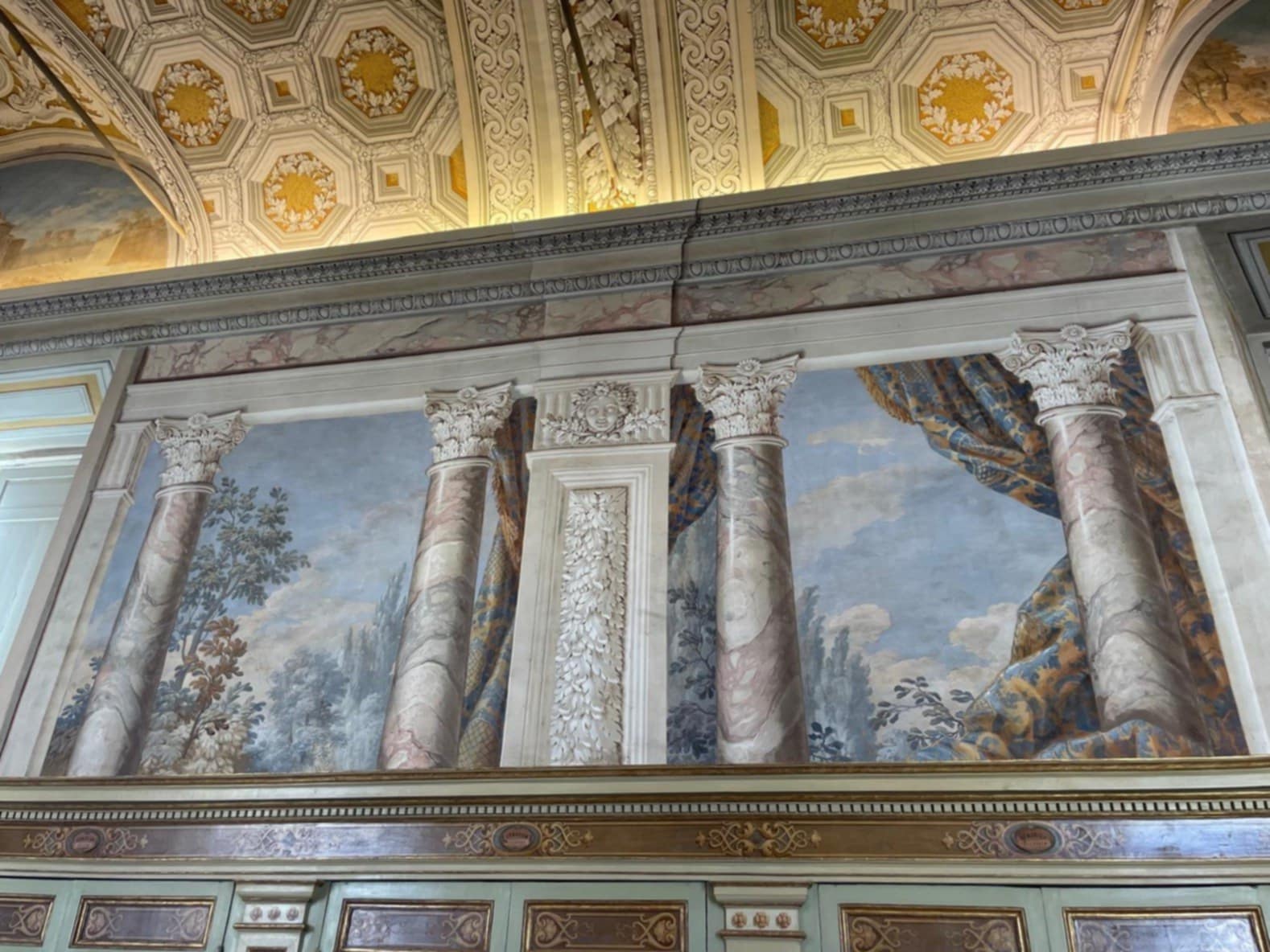 Galerie Urbain II colonnes musées du Vatican