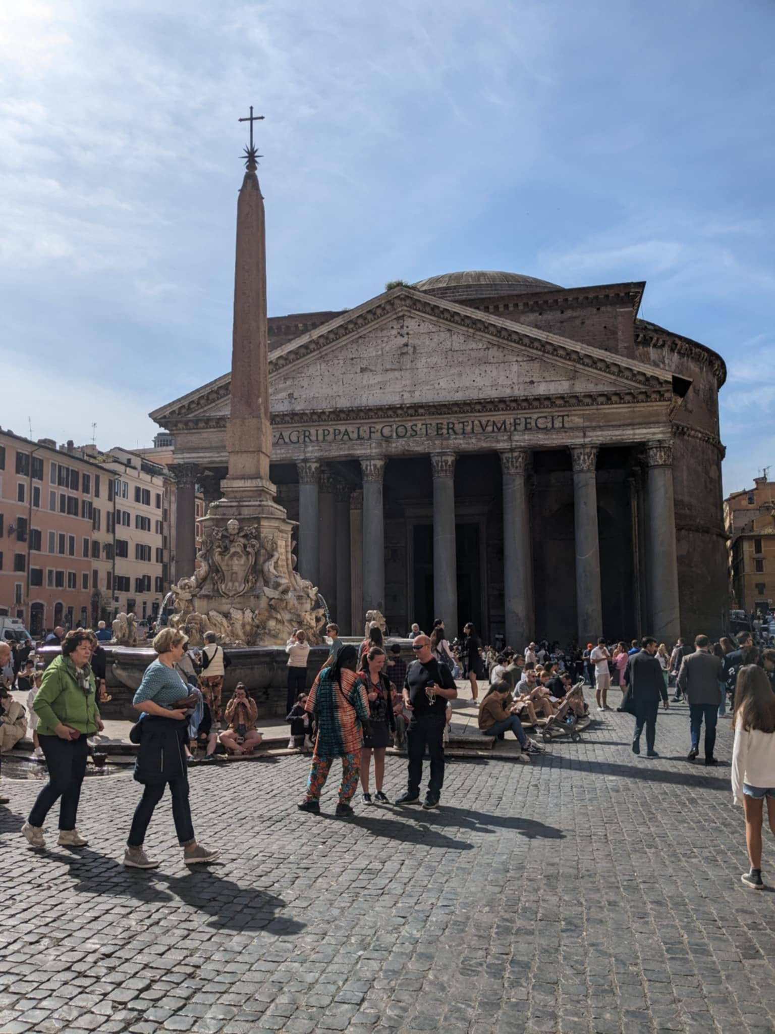 Le Panthéon de Rome, avec la fontaine et l'obélisque