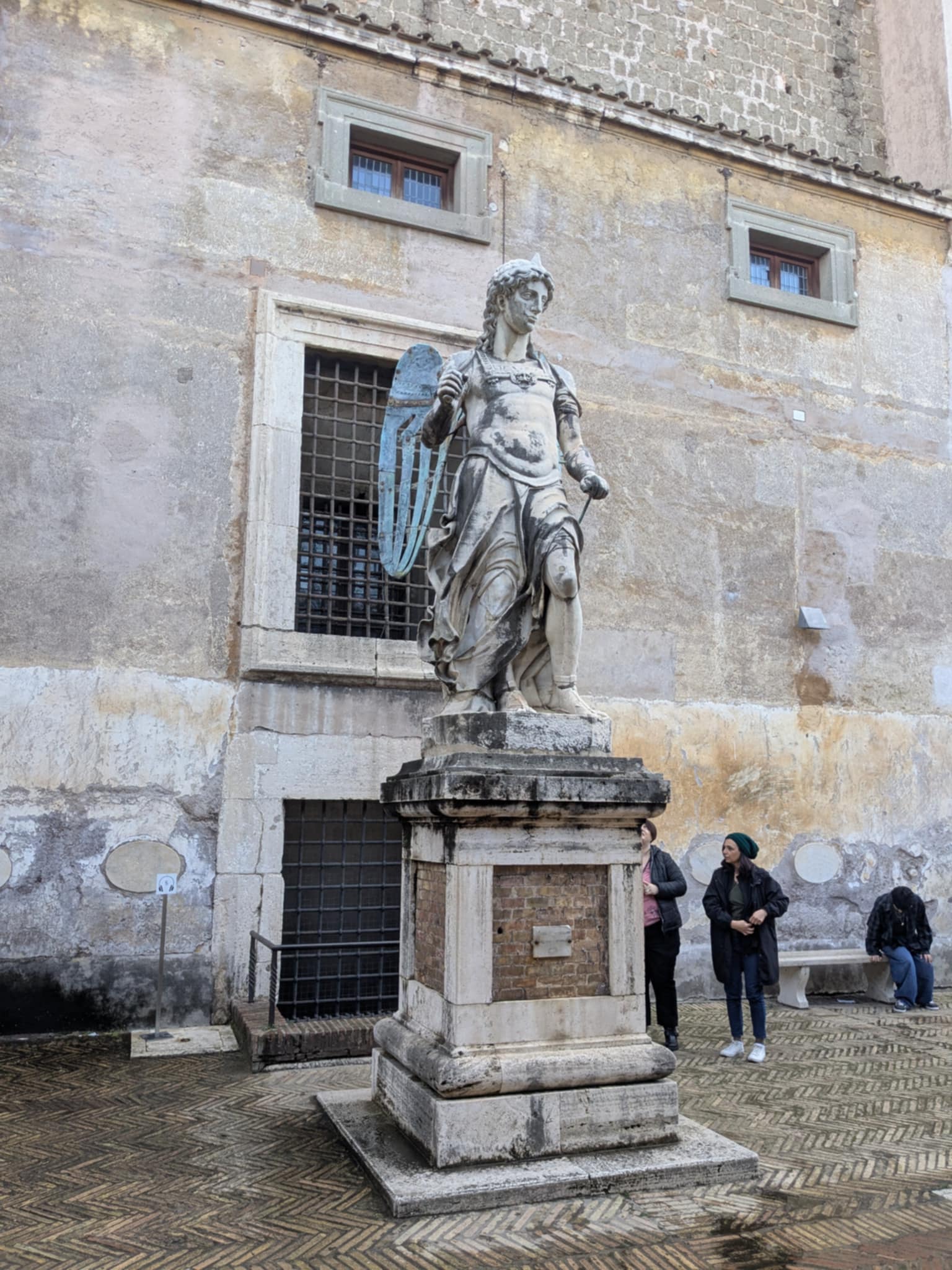 Statue d'ange de Raffaello da Montelupo au château Saint-Ange
