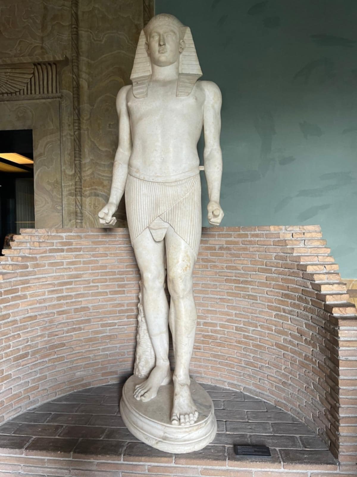 La statue d'Osiris-Antinoüs, musée Grégorien égyptien