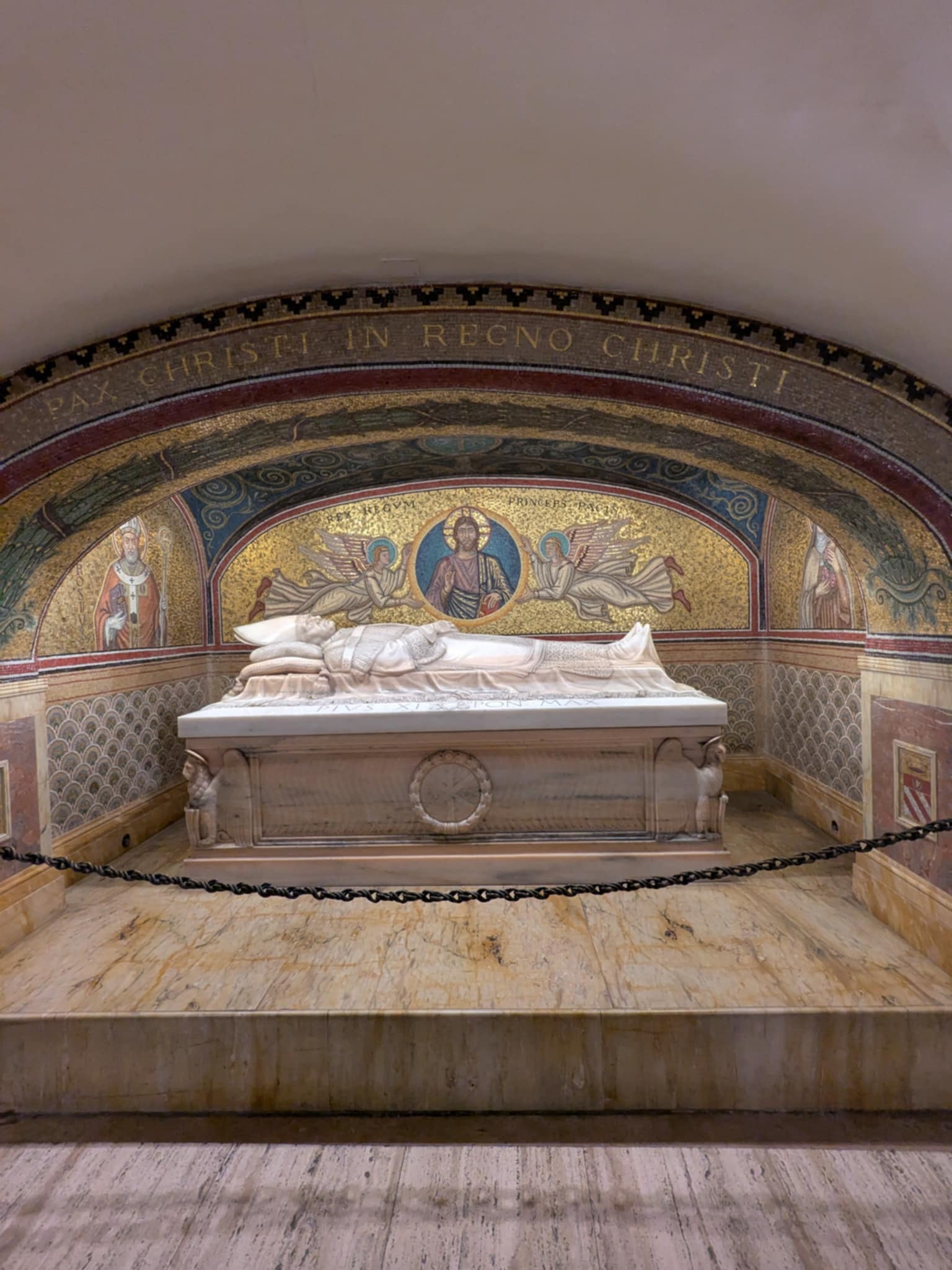 Tombe de Pius XI dans les grottes du Vatican