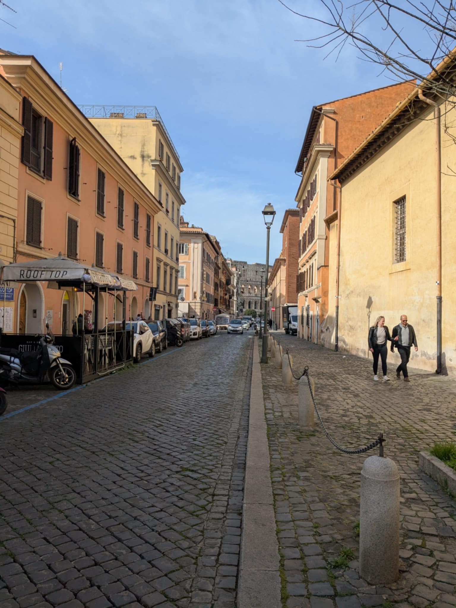 Rue en face du Colisée