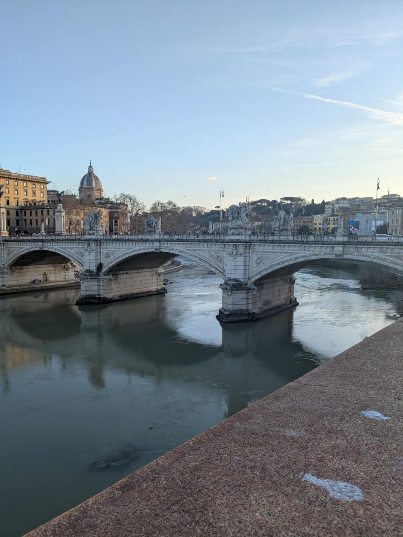 Pont et vue sur le Tibre