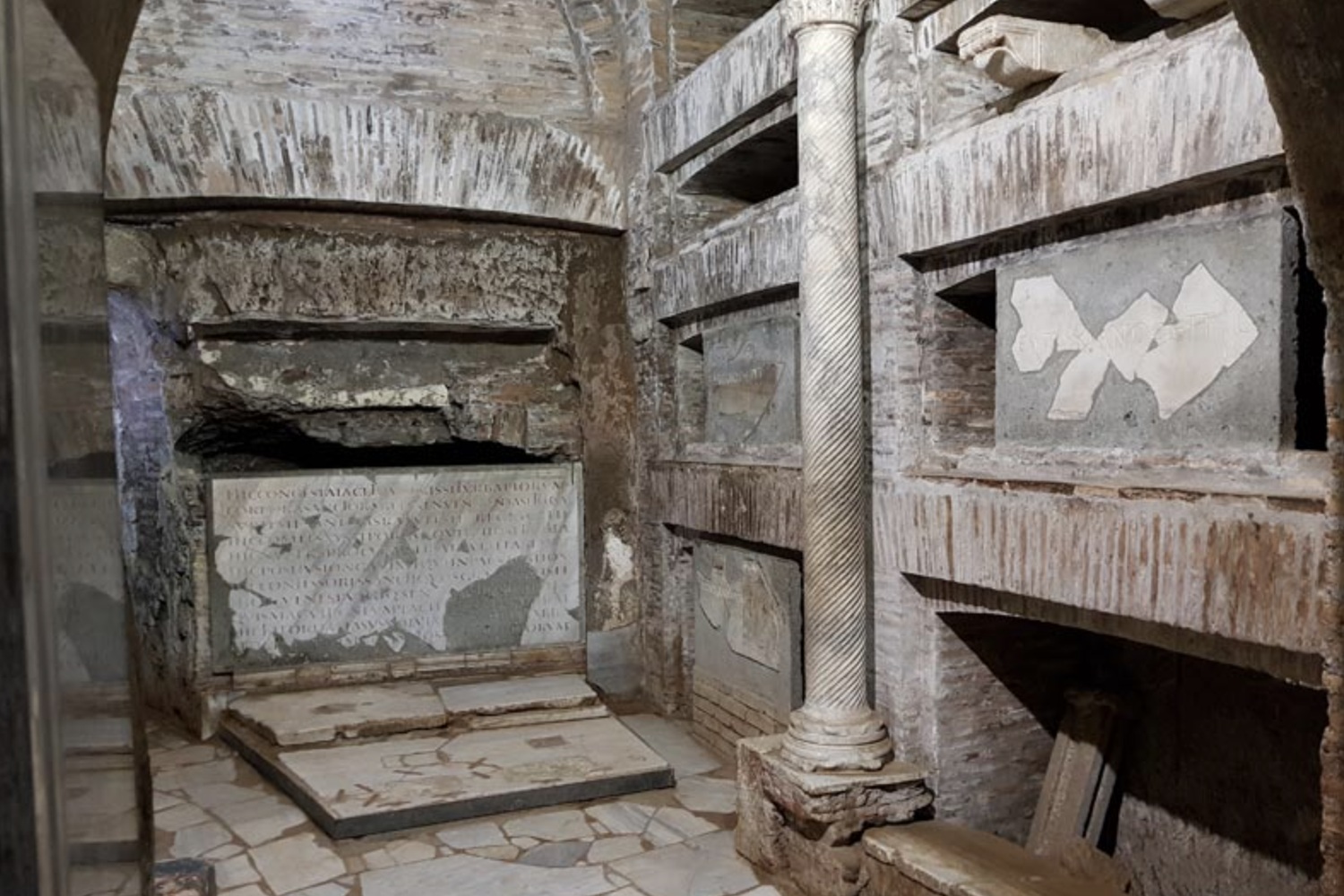 Crypte des papes dans les Catacombes de Saint Calixte