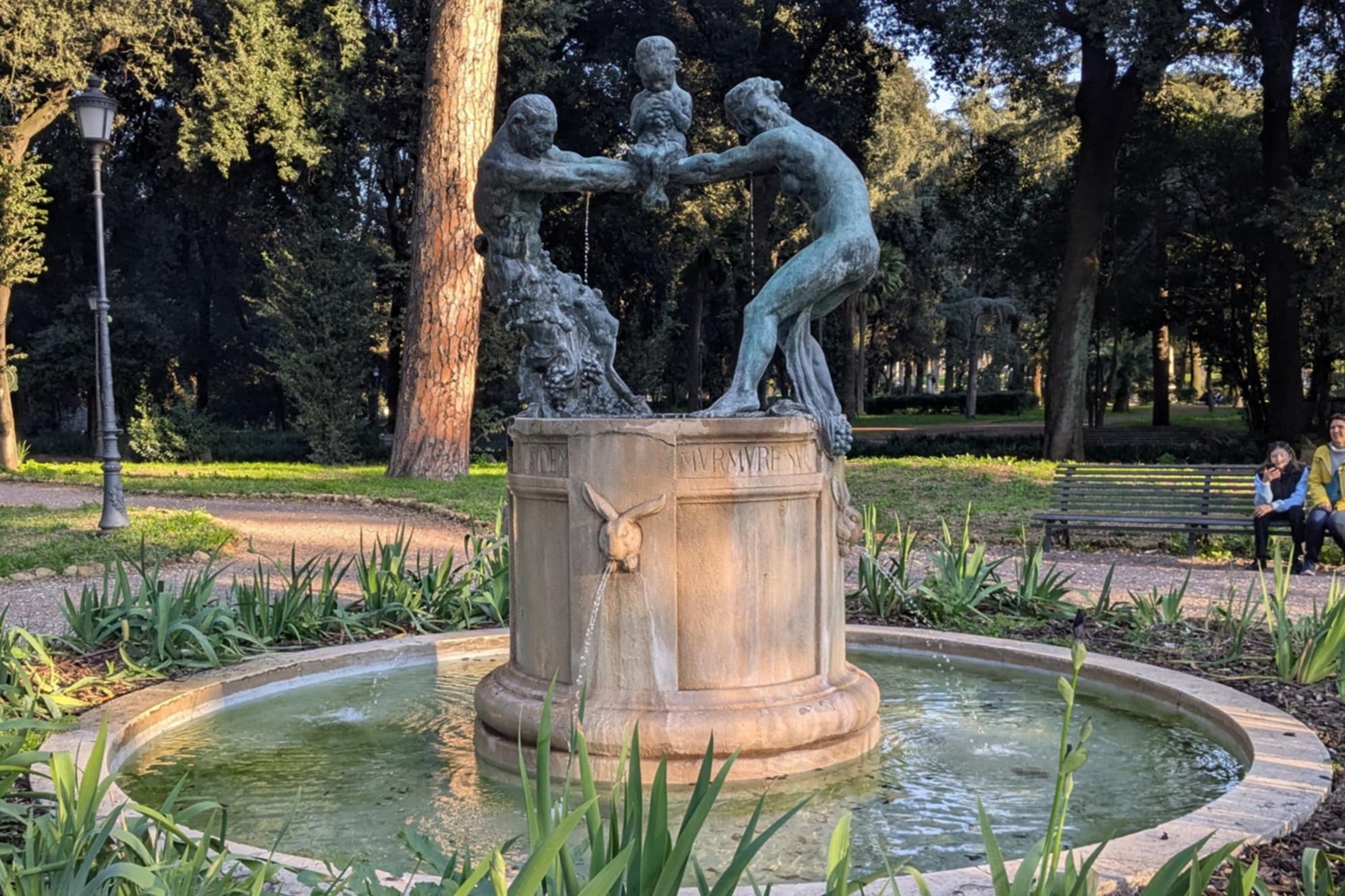 Statue fontaine au parc de la Villa Borghèse
