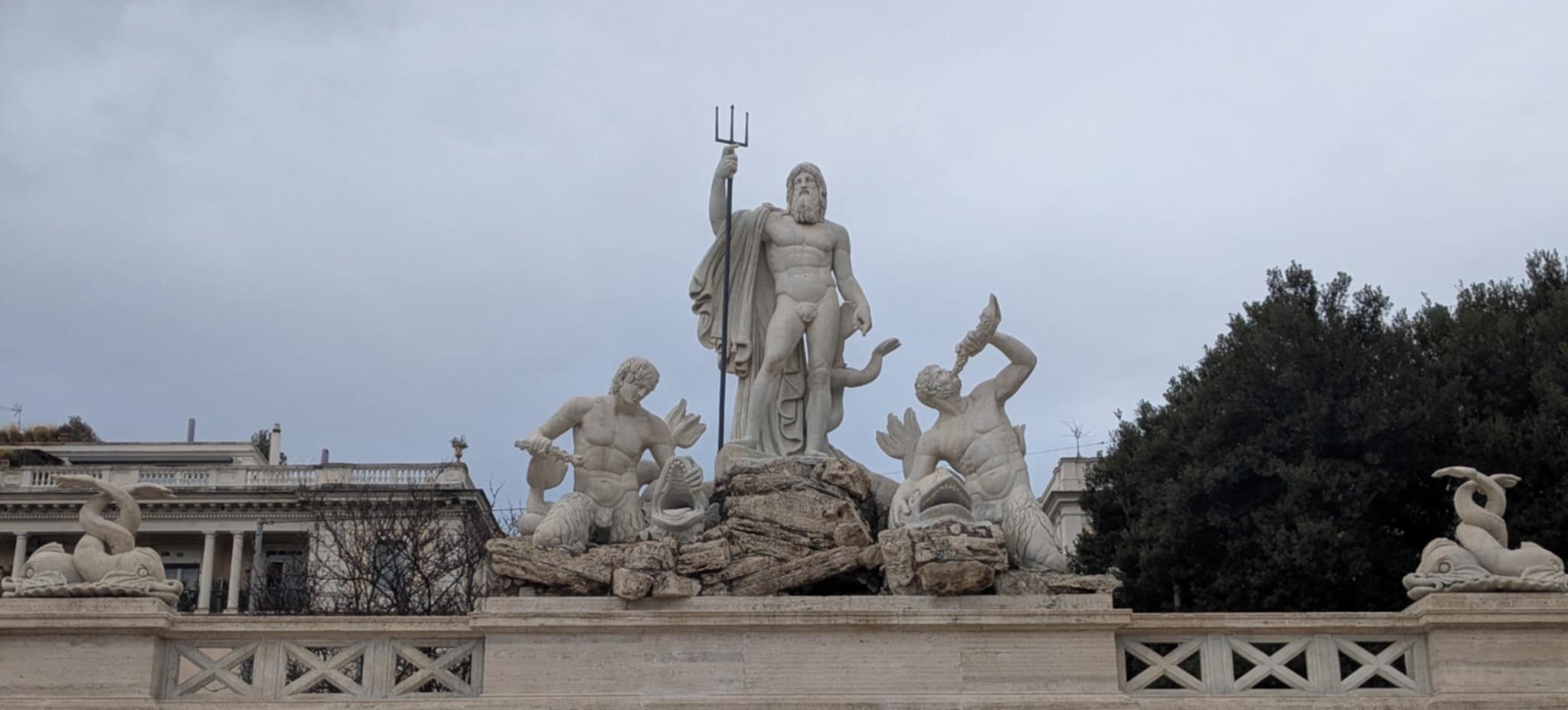 La fontaine de Neptune sur la place du Peuple