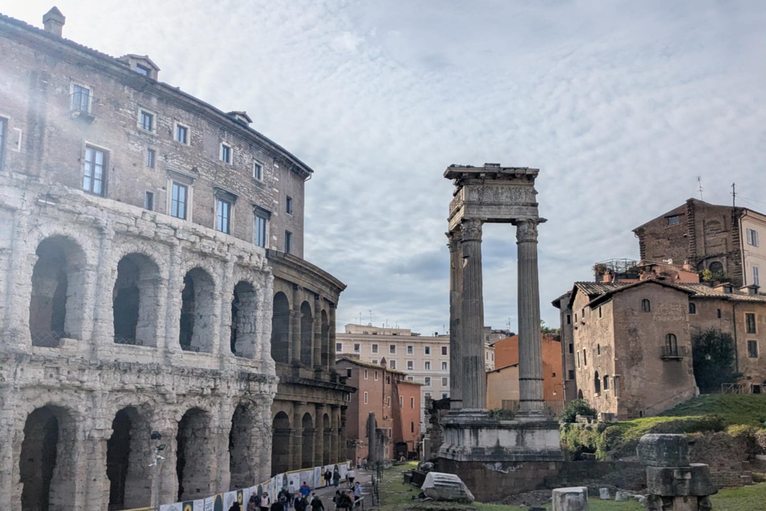 Théâtre Marcello et temple d'Apollon dans le ghetto juif à Rome