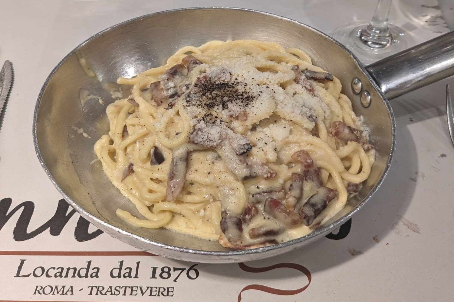 Pâtes à la carbonara à Tonarello