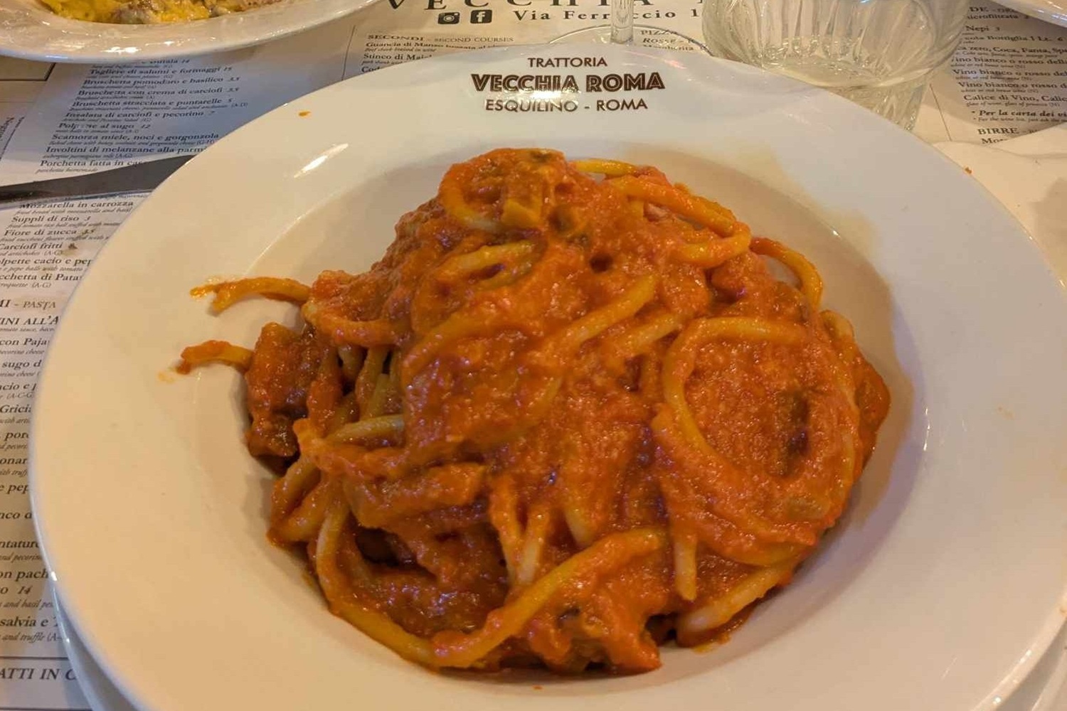 Bucatini à l'amatriciana Flambé à Vecchia Roma
