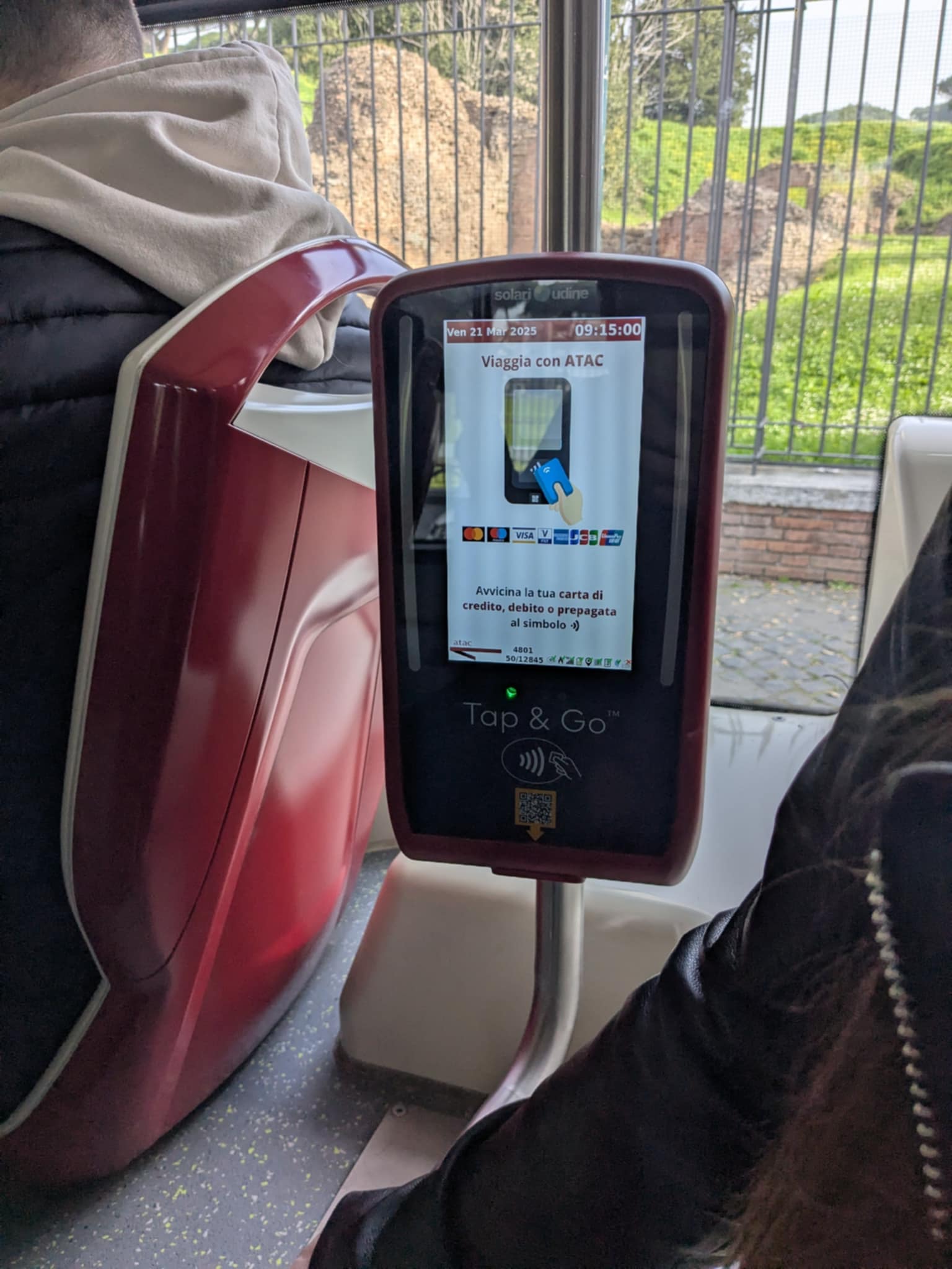 Borne de validation bus à Rome