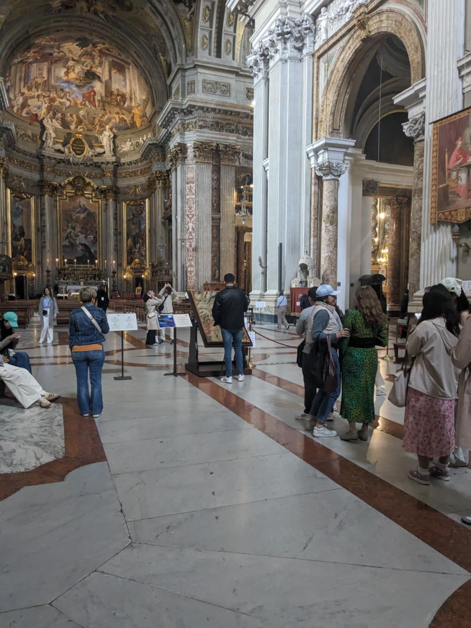Le miroir au centre de l'église Saint Ignace de Loyola à Rome