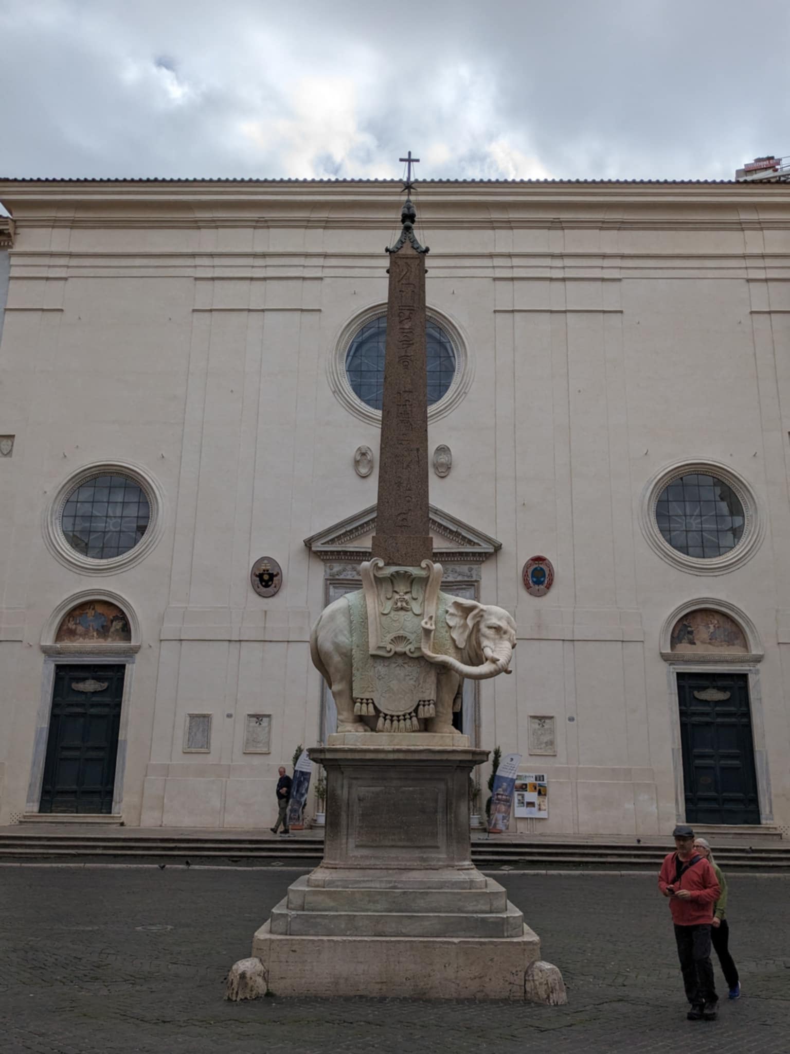 Obélisque d'éléphant devant l'église Santa Maria Sopra Minerva