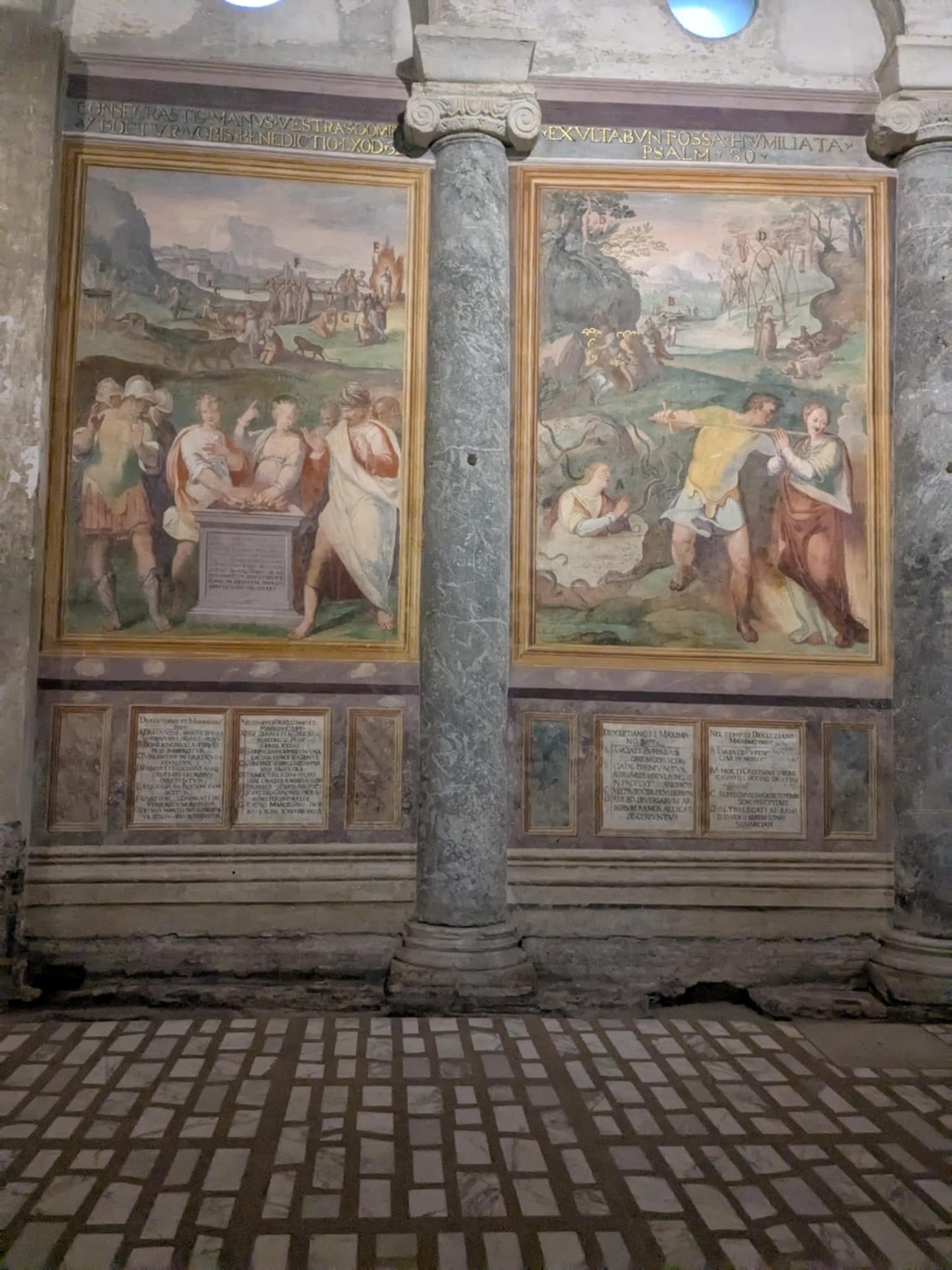Fresques de l'église Saint-Étienne-le-Rond