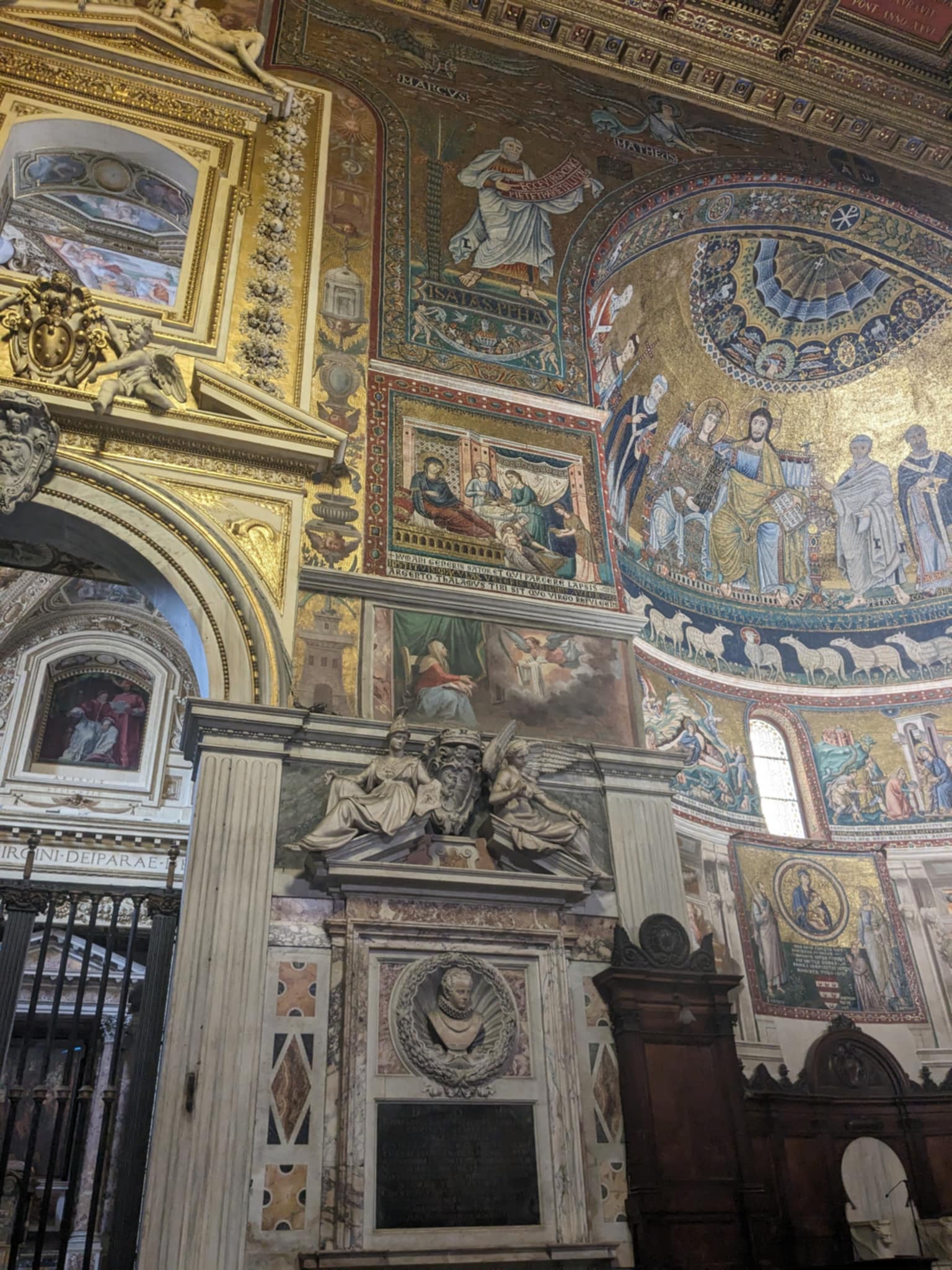 Intérieur de la basilique Sainte Marie du Trastevere