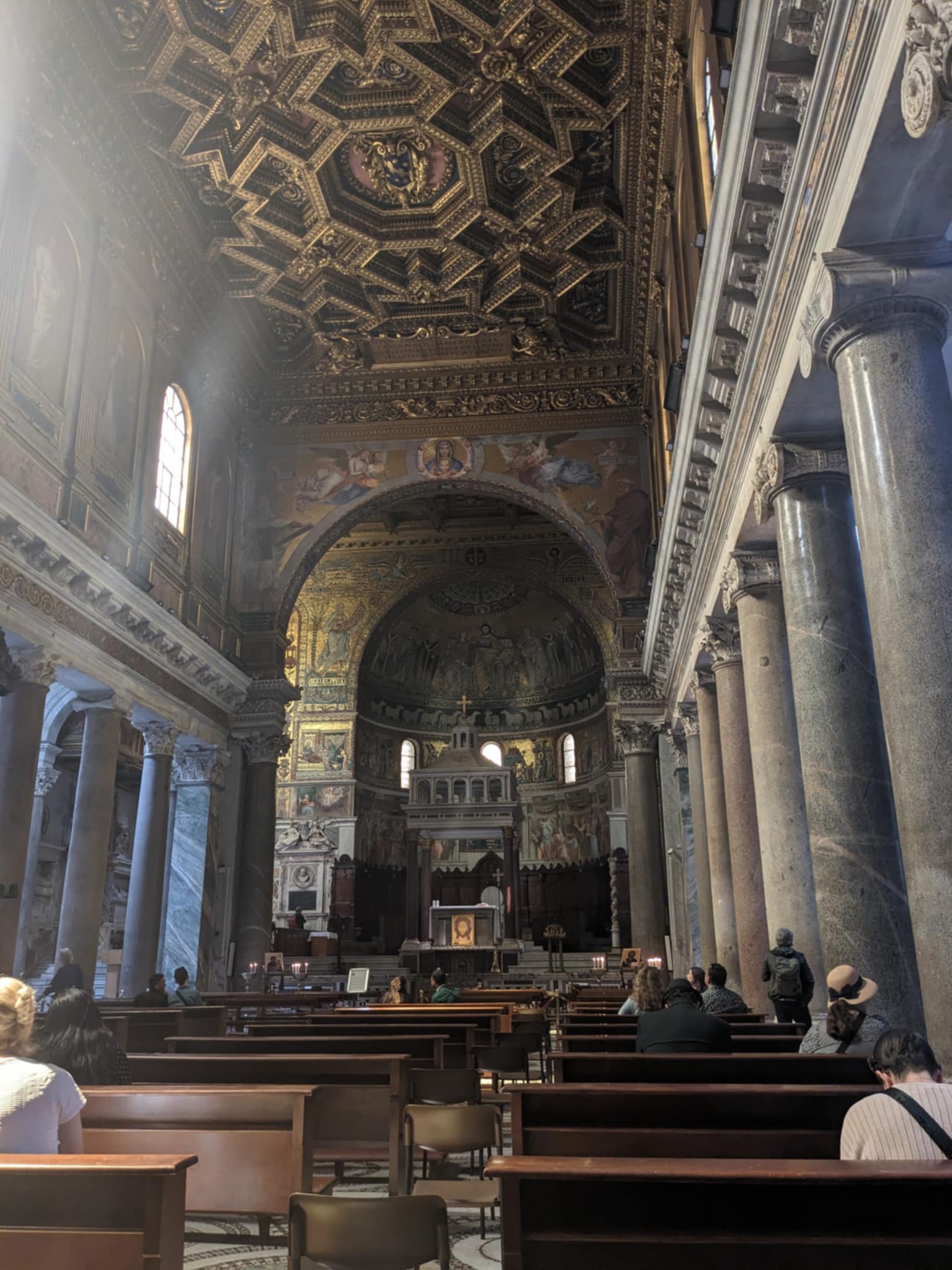 Intérieur de la basilique Sainte Marie du Trastevere 2