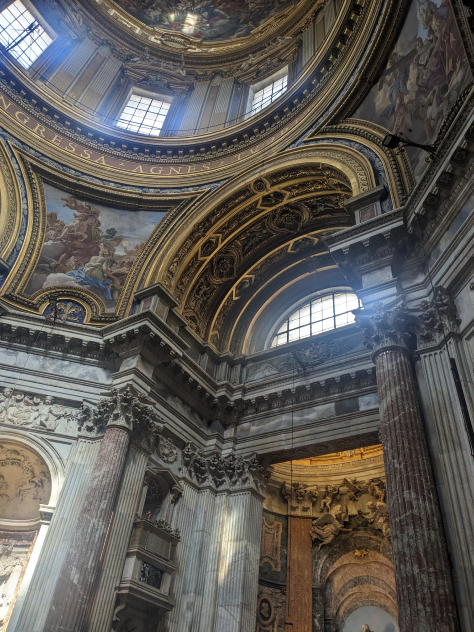 Intérieur de l'église Sainte Agnès en Agone sur la place Navone 2