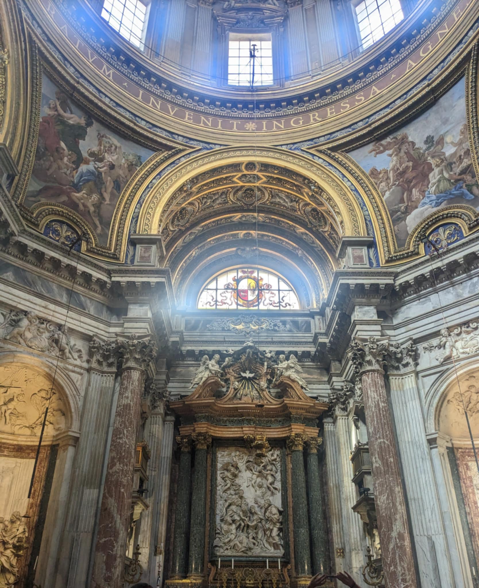 Intérieur de l'église Sainte Agnès en Agone sur la place Navone 3