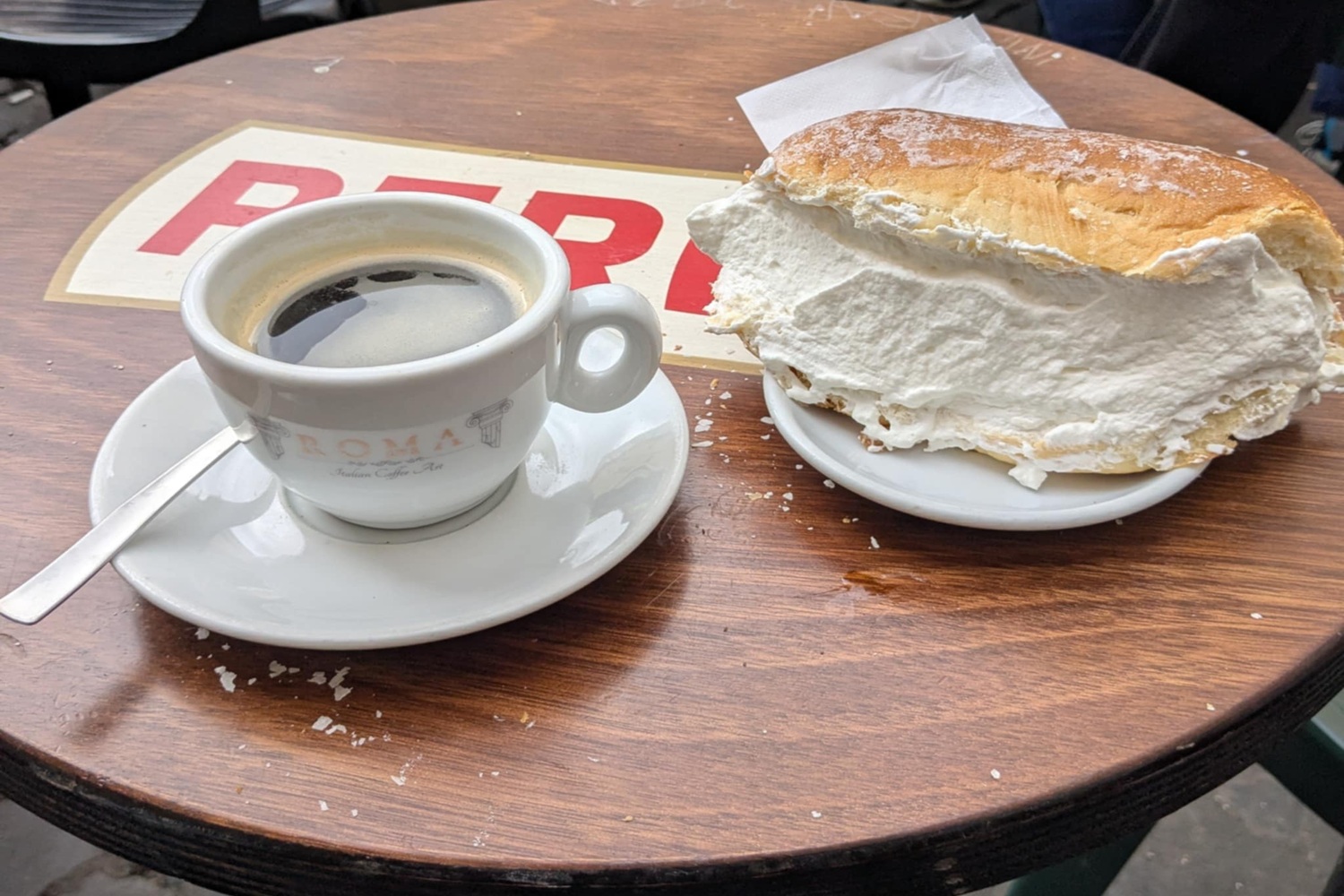 Maritozzo et café au café/bar San Calisto