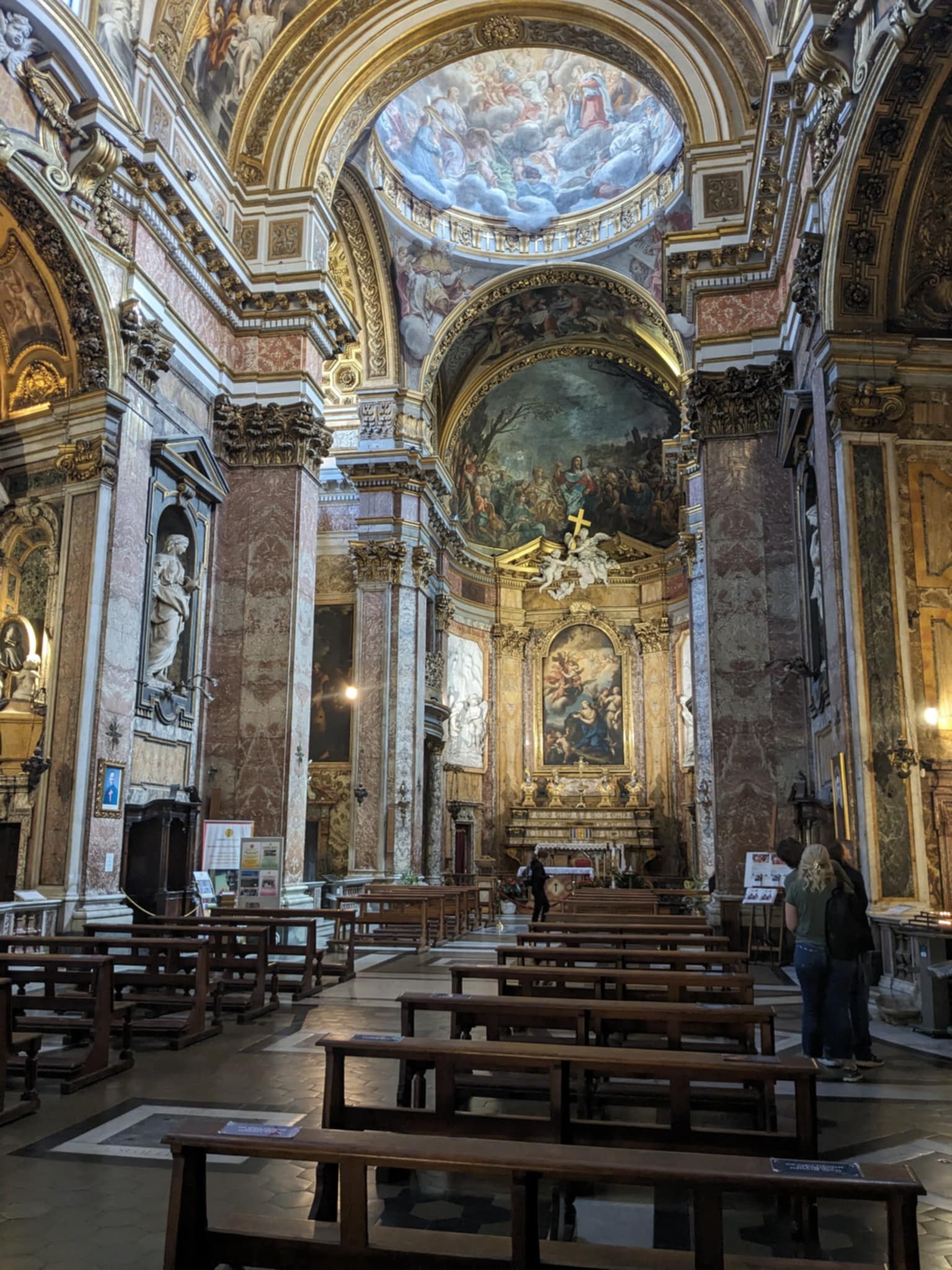 Nef de l'église Sainte Marie Madeleine