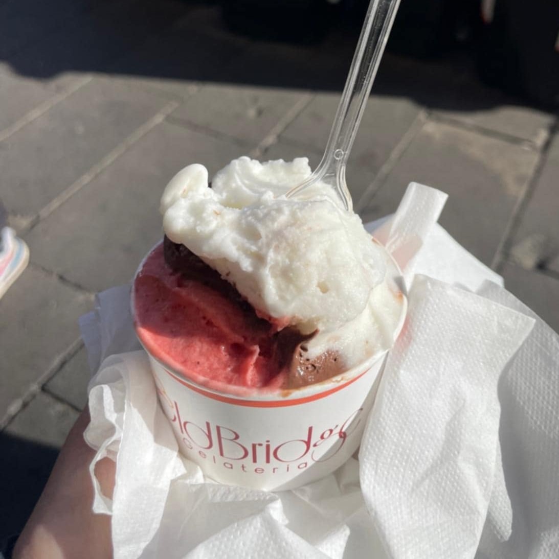 Old Bridge glace citron, fraise et chocolat