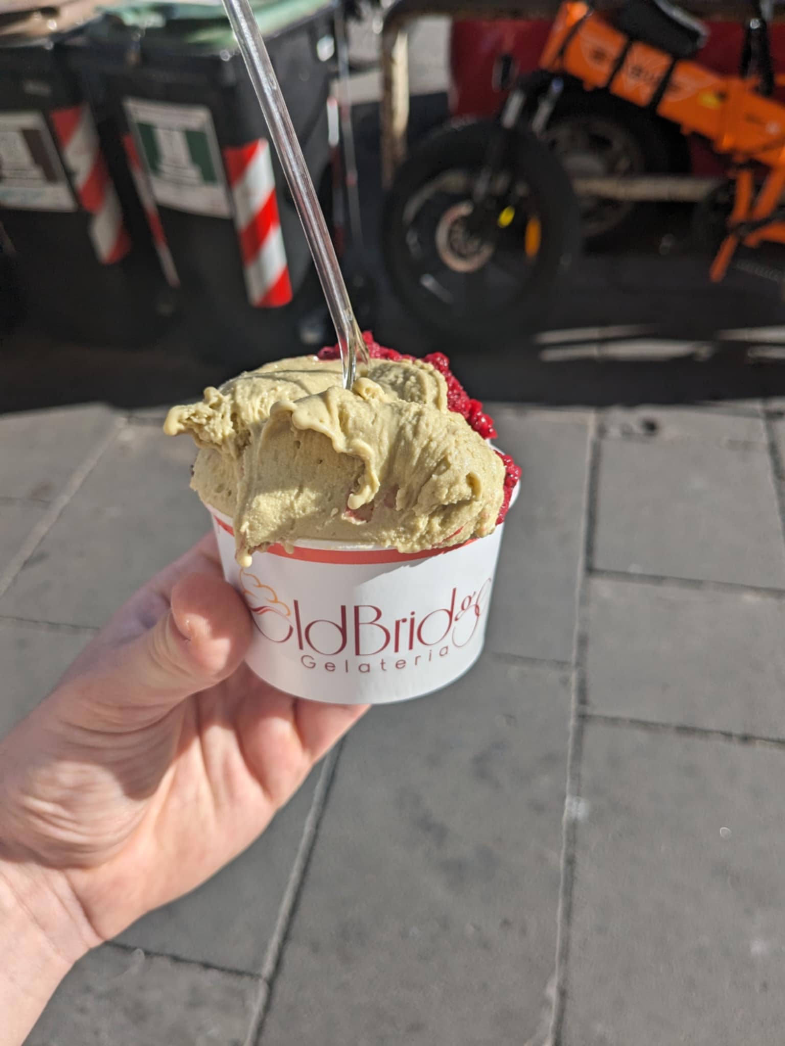 Glace coupelle pistache framboise Old Bridge