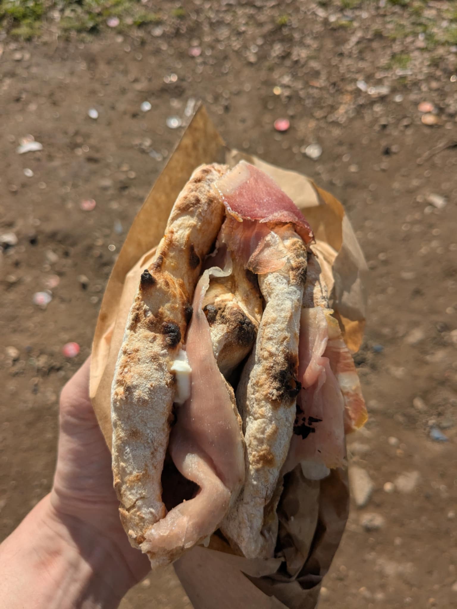 Pizza portefeuille à N. Fratelli Nucilli