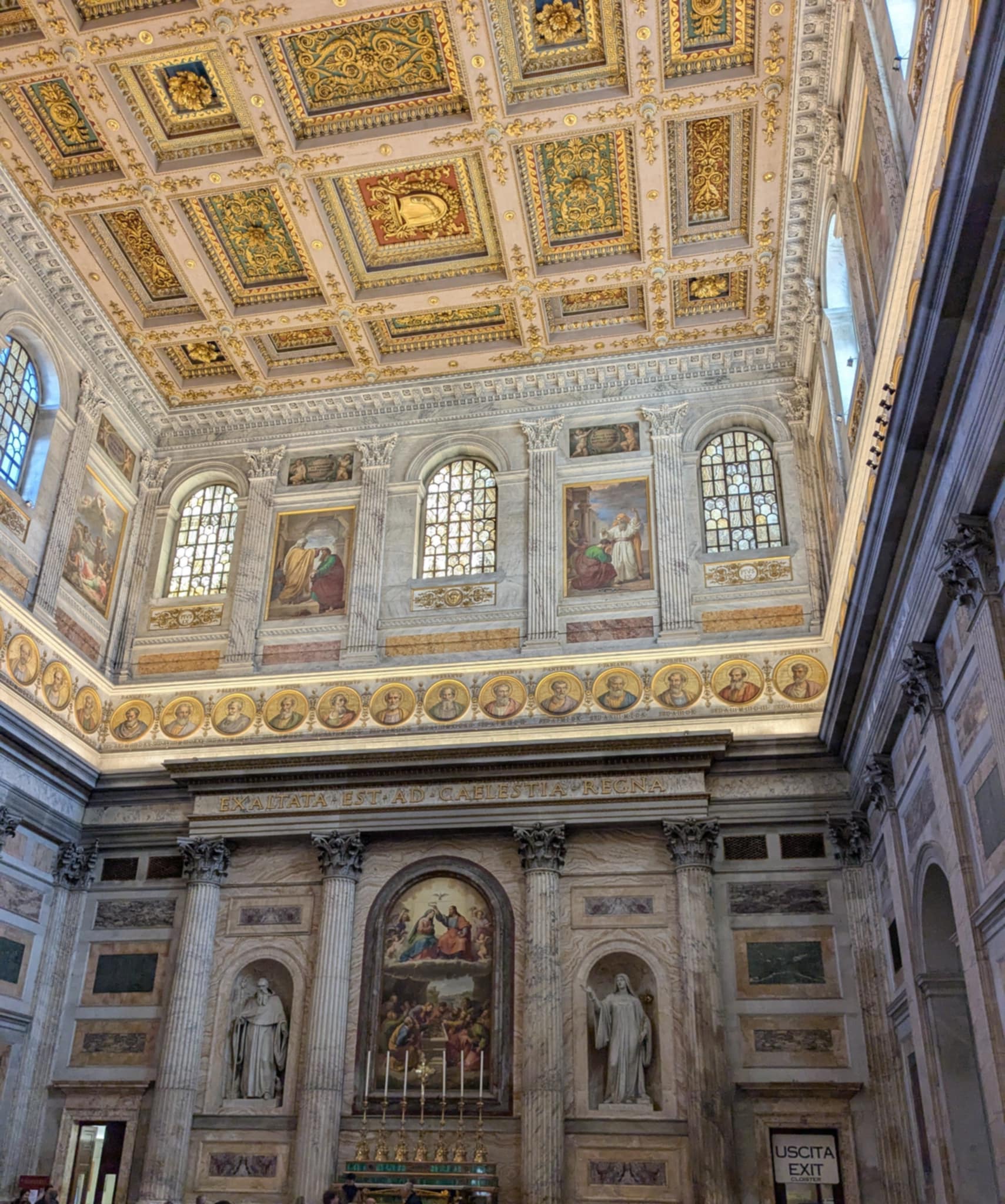 Portraits des Papes dans la basilique Saint-Paul-Hors-les-Murs