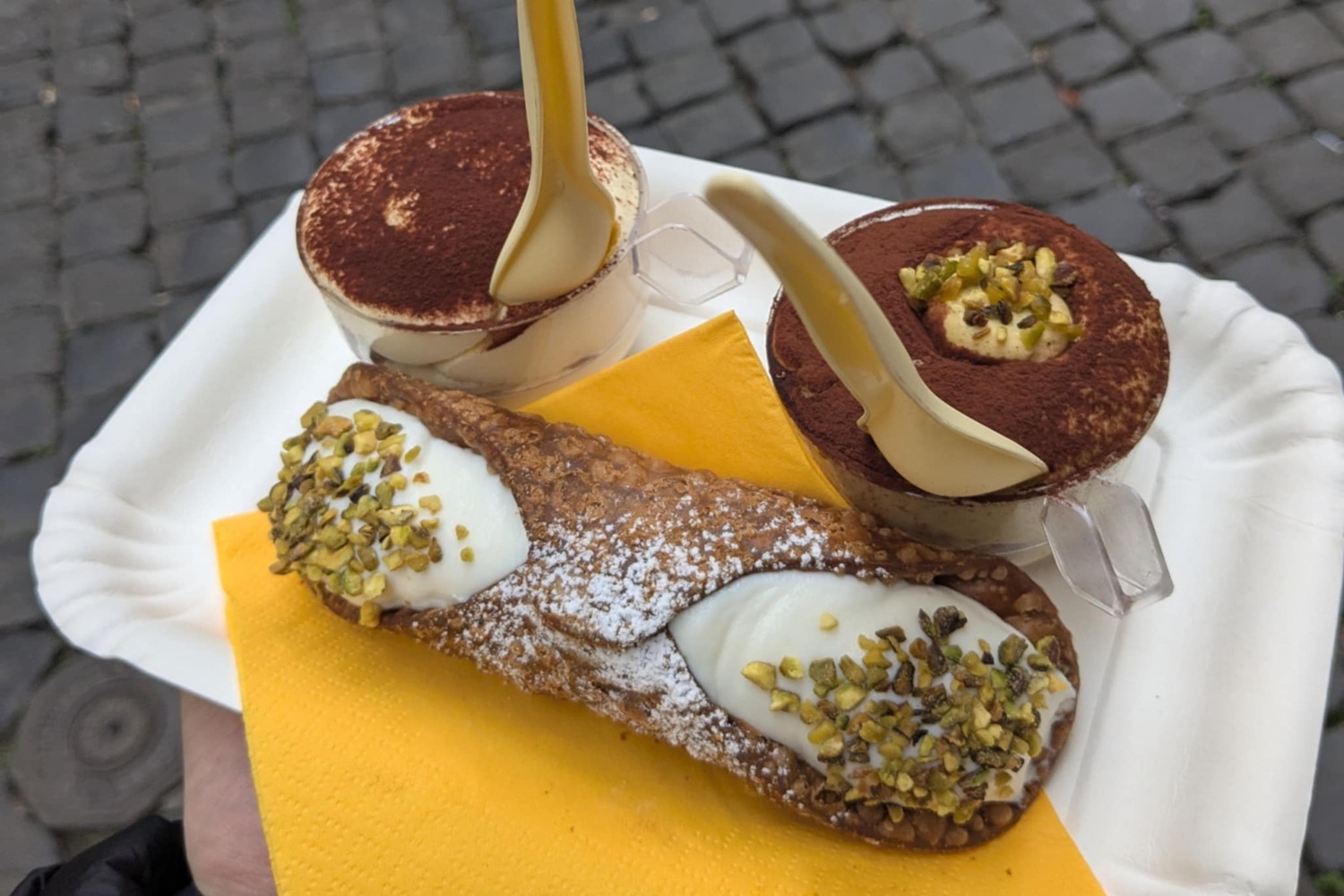 Tiramisu et cannolo à Two-Size 