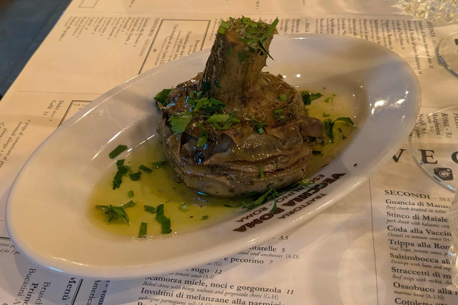 Artichaud à la romaine au restaurant Vecchia Roma