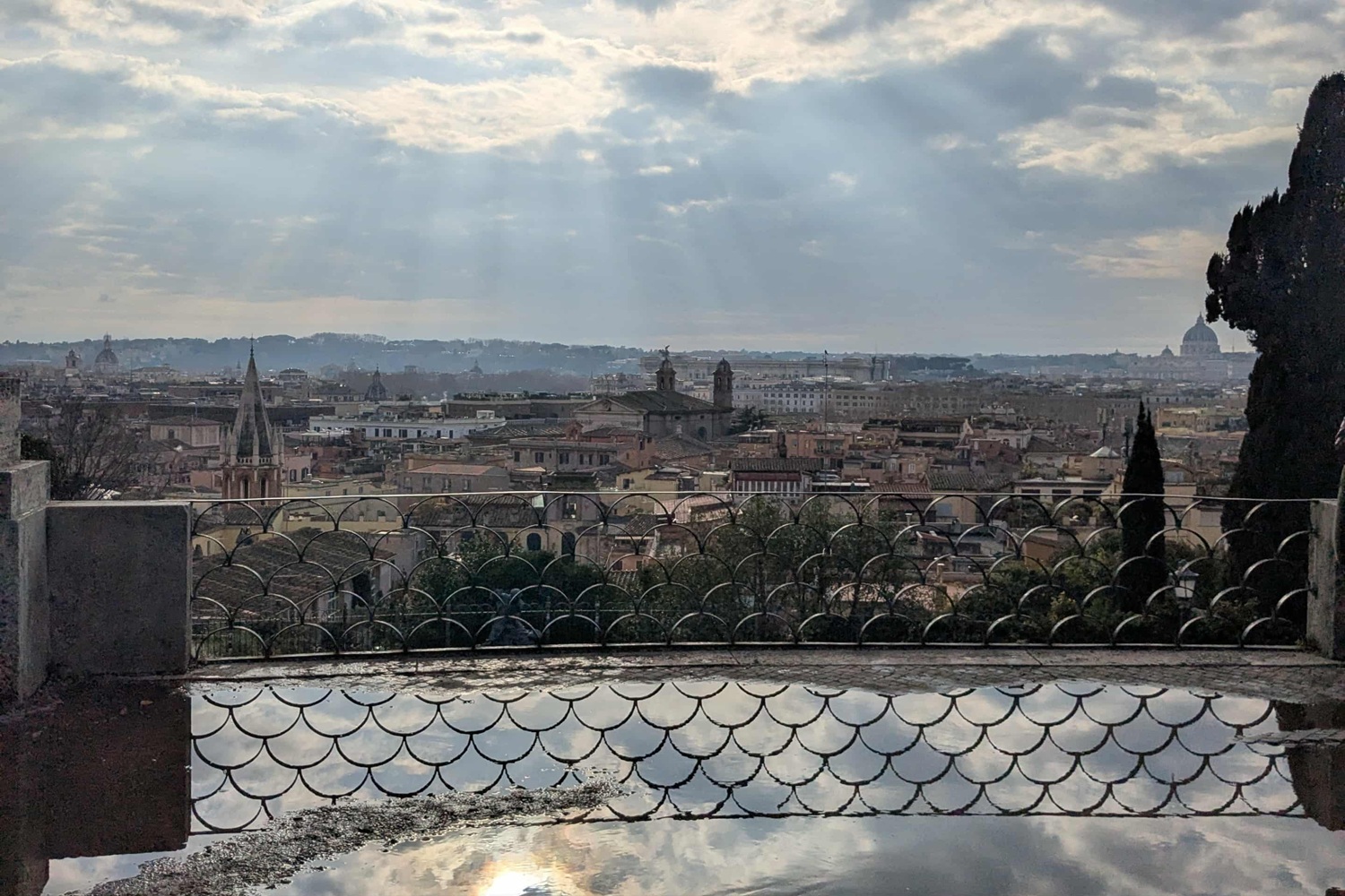 Vue panoramique depuis la terrasse du Pincio dans le parc de la Villa Borghèse