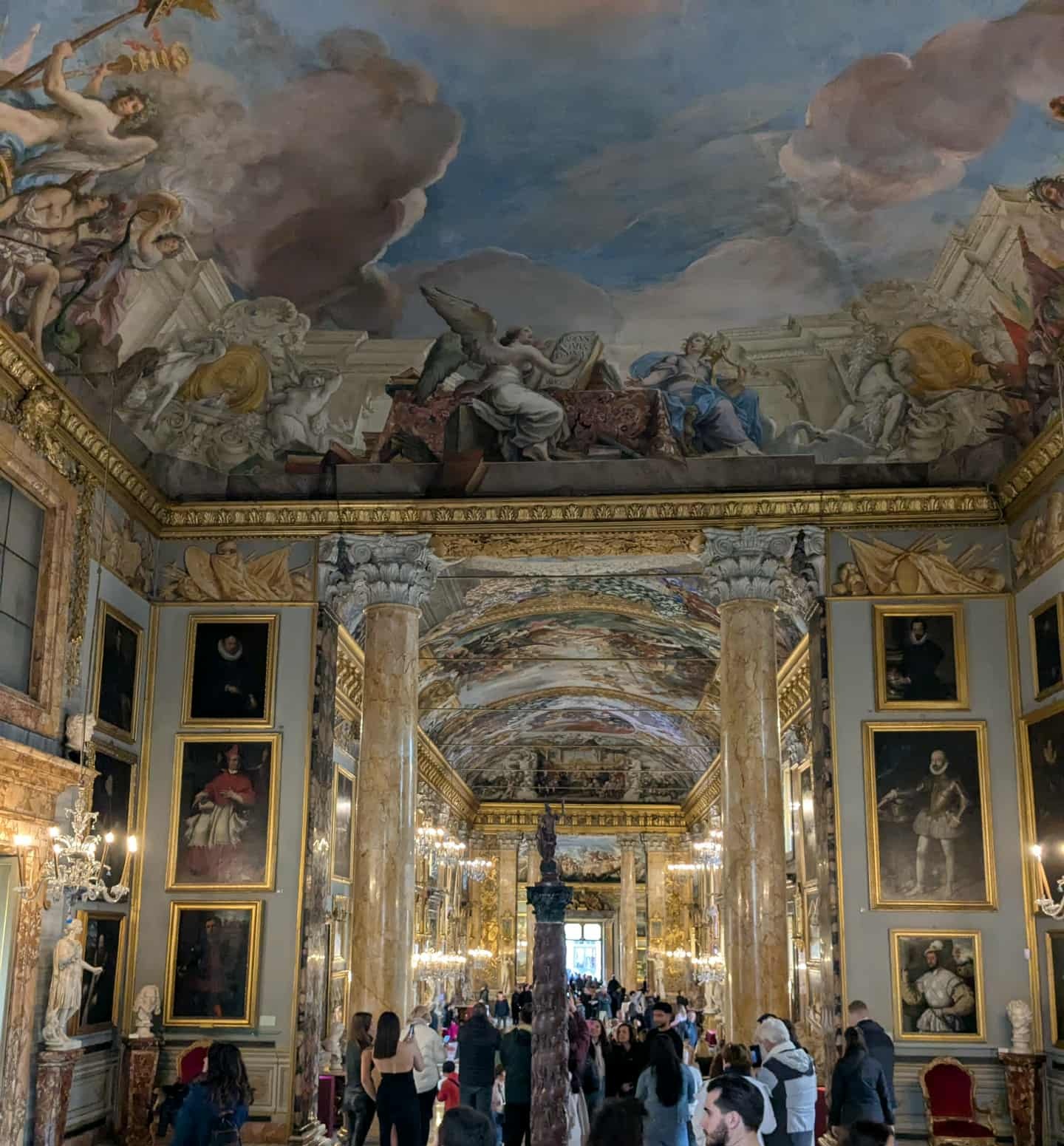 Hall de la grande galerie des colonnes