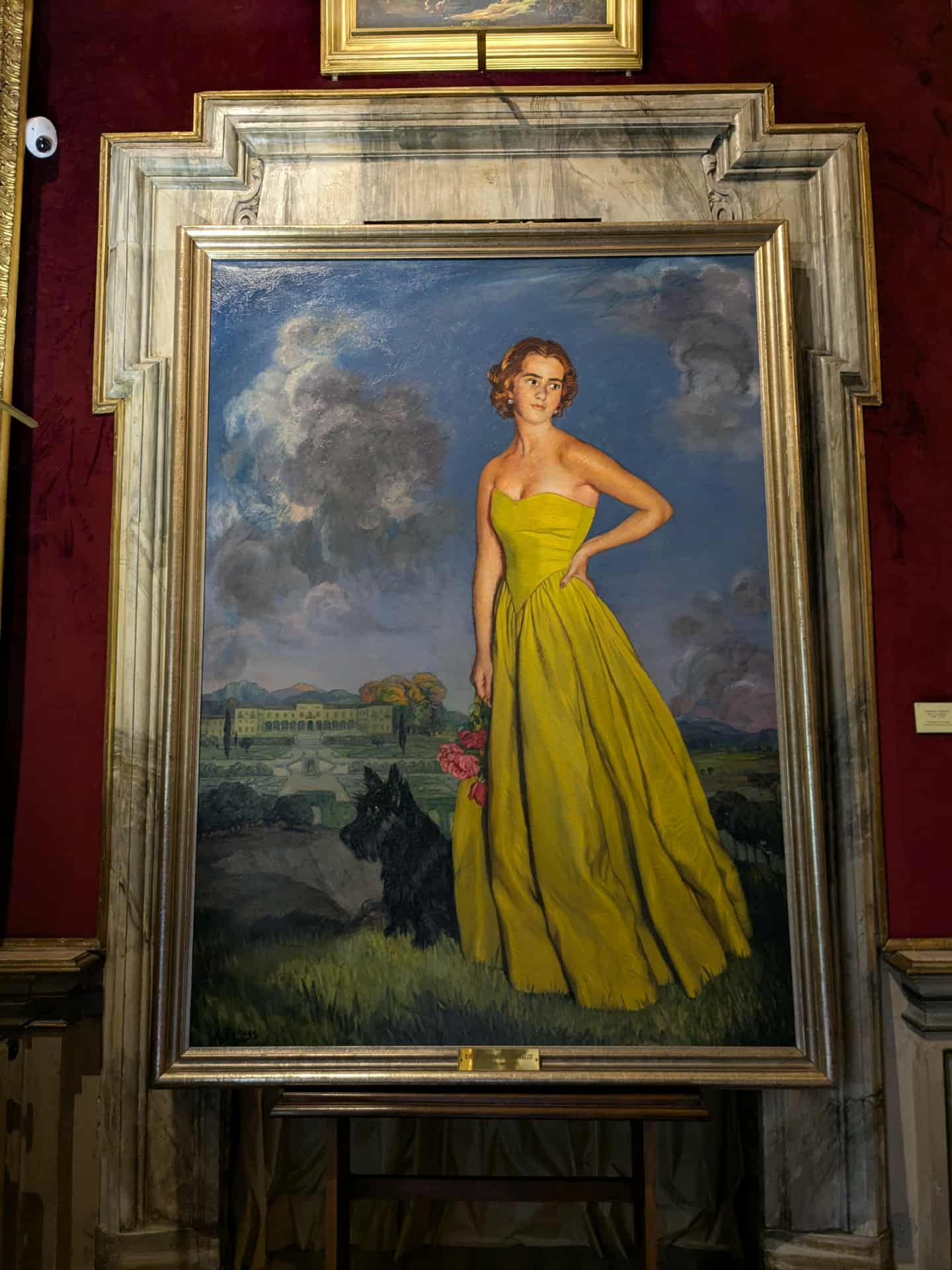 Tableau de la princesse Sveva avec son chien exposé dans le pavillon Pio à la galerie Colonna
