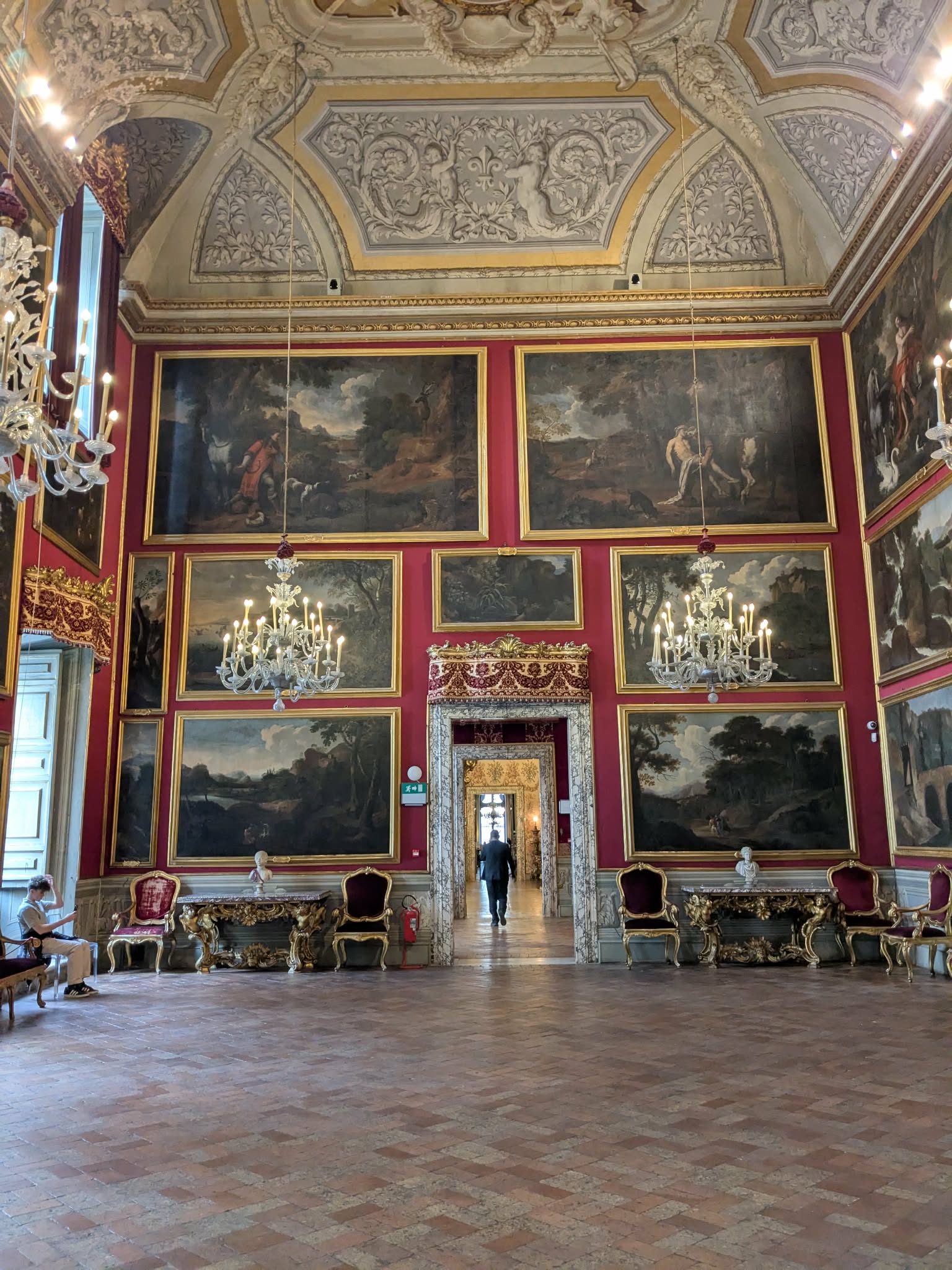 Première salle de la galerie Doria Pamphilj